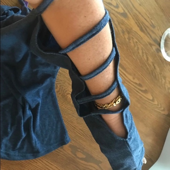 Blue cold shoulder top - Picture 2 of 4